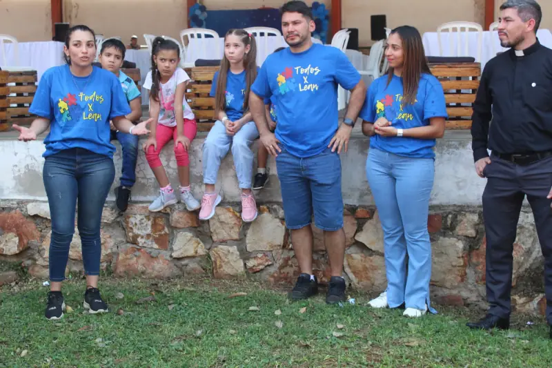 Momento de DIVERtite picoTEAndo (1ª edición) de la Fundación ATYPICAL Py
